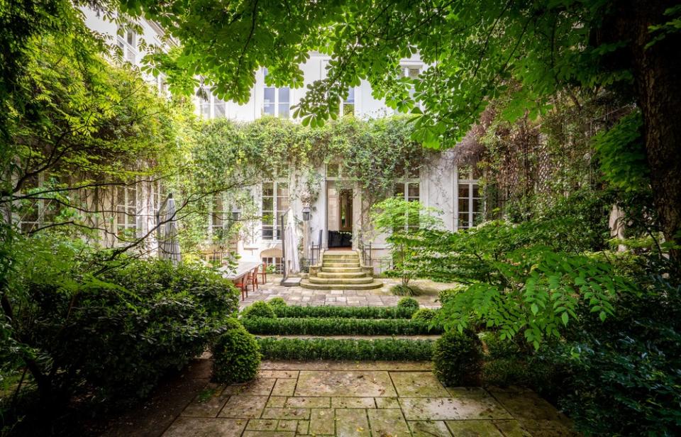 paris apartment with garden