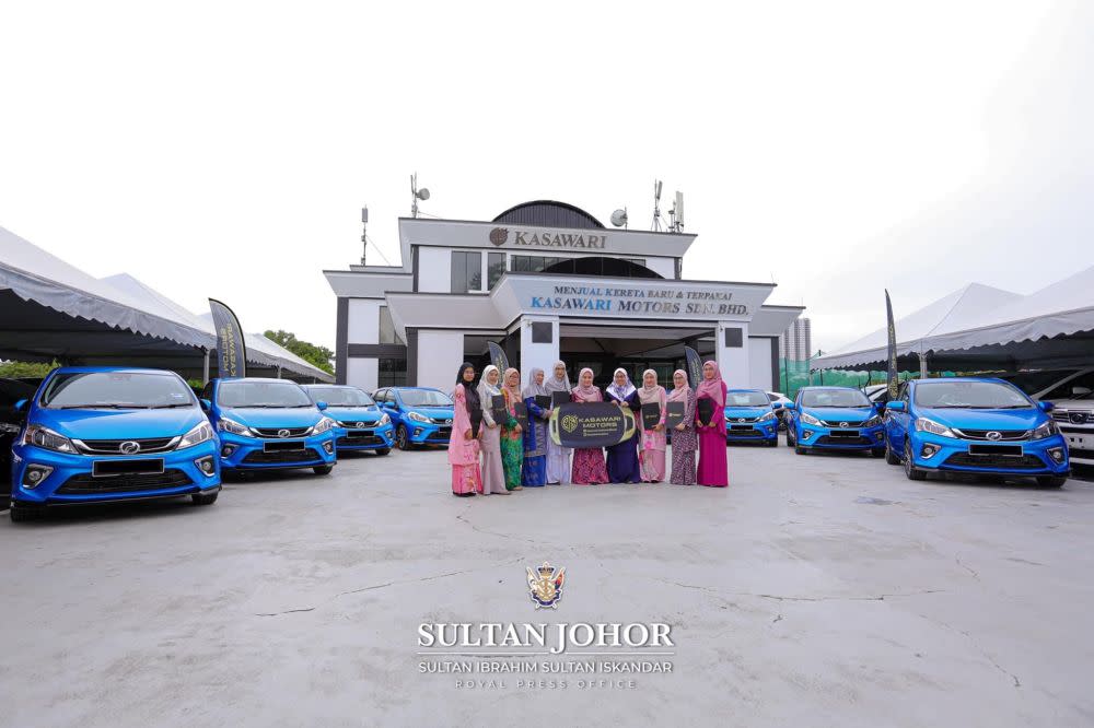 The 10 nurses from the Sultanah Aminah Hospital’s Royal Ward and their new Myvis at the Kasawari Motors Sdn Bhd office in Larkin, Johor Baru.  — Picture courtesy of Johor Royal Press Office