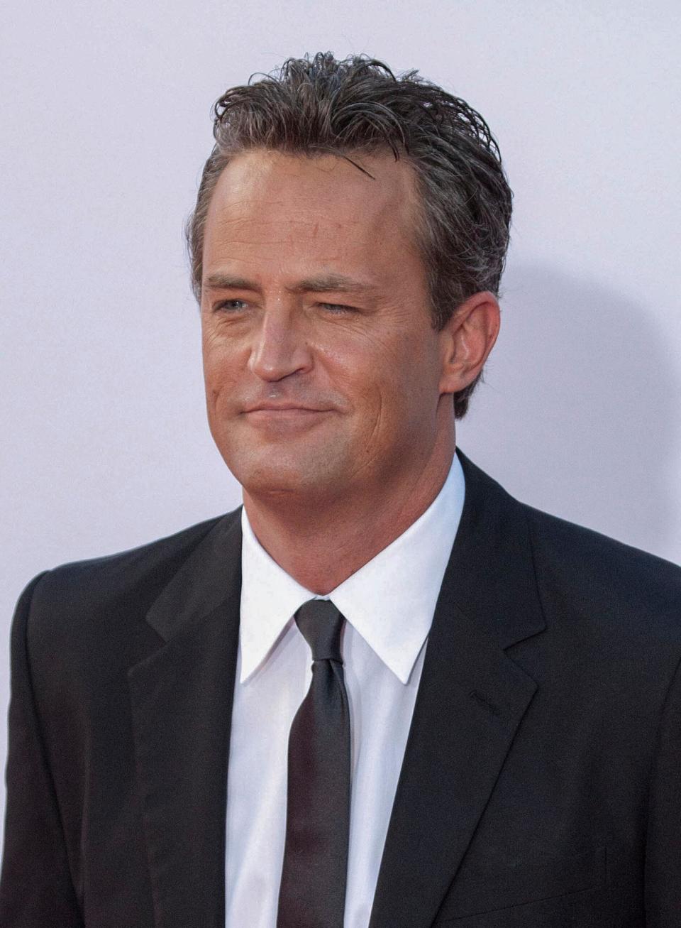 Matthew Perry’s Ex-Girlfriend Claims He ‘Had A Thing With Water’ When ...