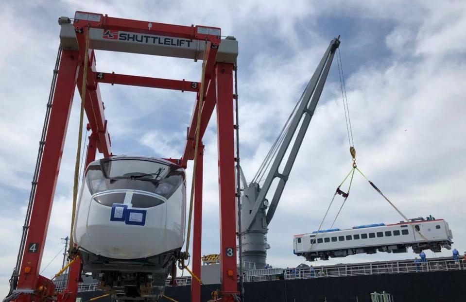 台鐵EMU3000將徵新車服務員20名 大學畢英檢中級多益550分以上。（台鐵提供）