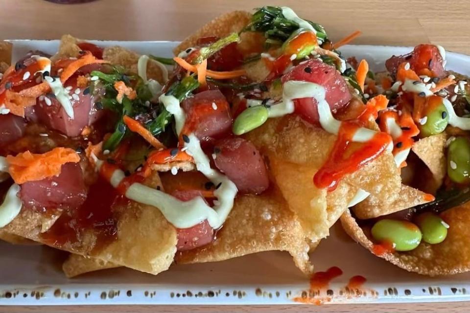 The Twisted Lime Restaurant & Bar in Vero Beach serves tuna nachos as a starter.