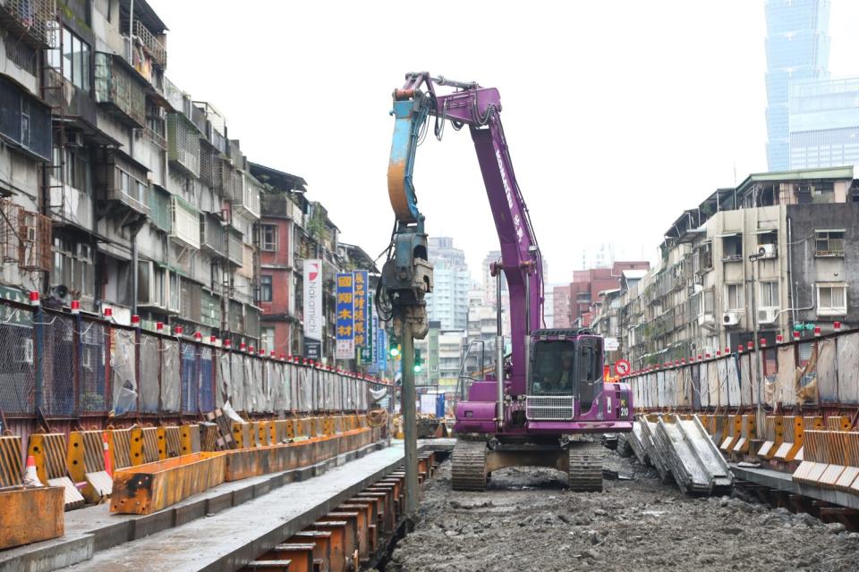 台北捷運信義線正在進行延伸工程，捷運局表示，目前工程進度約47%，預計2023年底完工。   圖：台北捷運局／提供