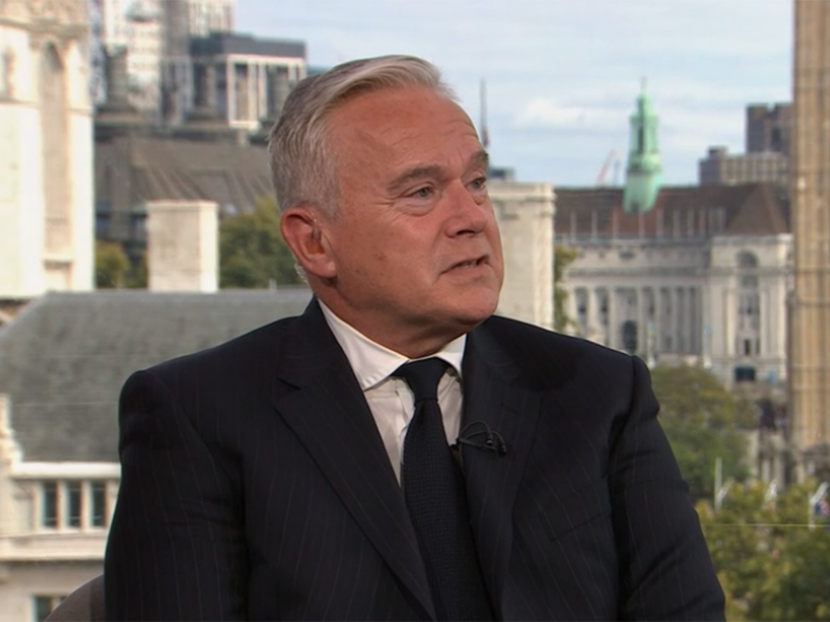Huw Edwards against the backdrop of Westminster Abbey (BBC)