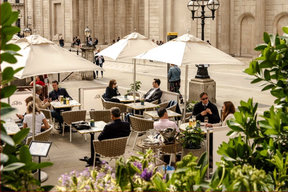 The terrace at Des Gunewardena restaurant engel