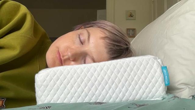 Pillow Cube Side Sleeper Pro