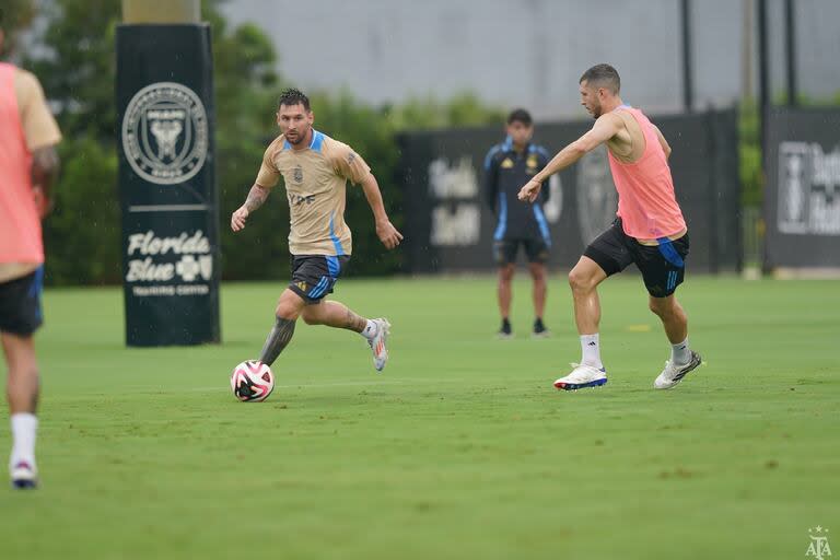 Messi durante un entrenamiento con la selección argentina previo al debut en la Copa América