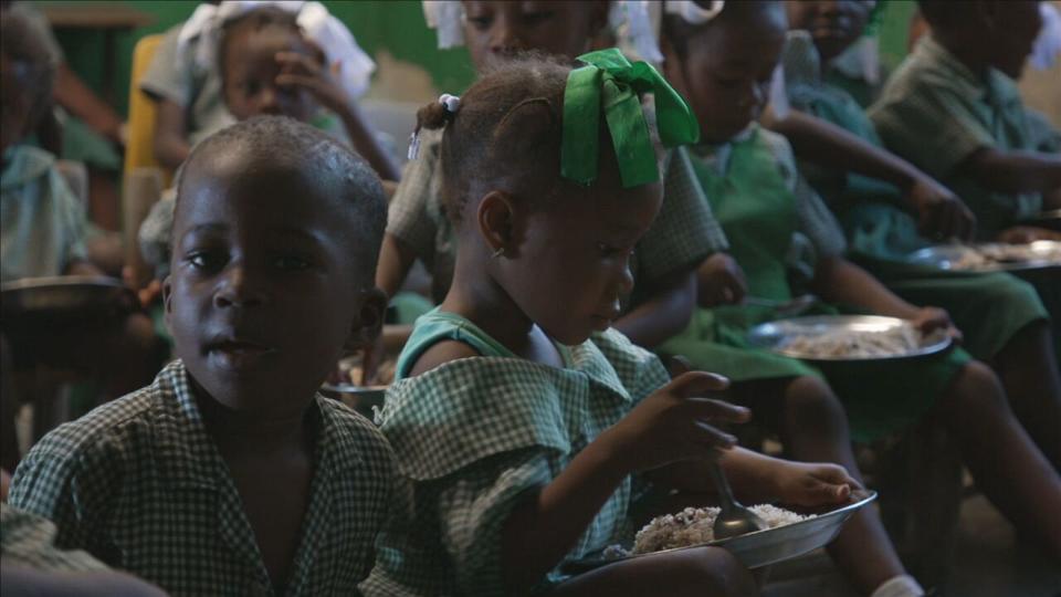PHOTO: Haitian schoolchildren eat rice and beans. (Matt Rivers/ABC News)