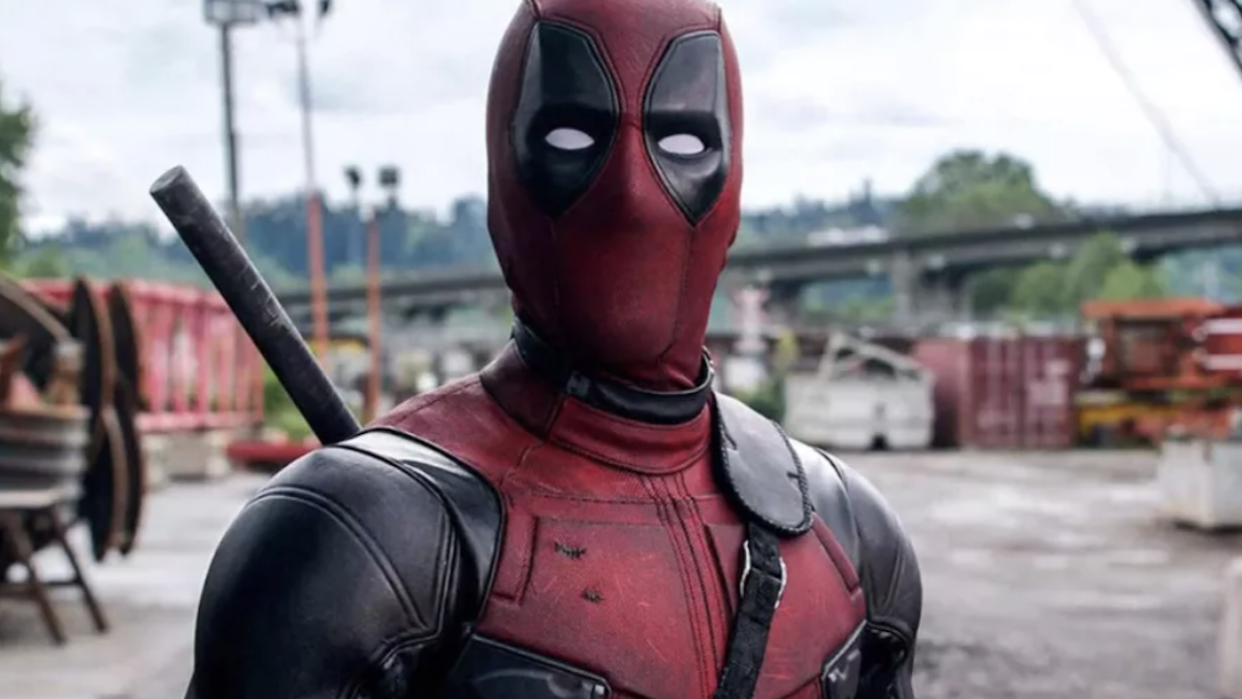  Ryan Reynolds in Deadpool. 