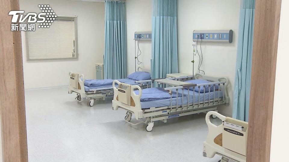 亞東醫院發生感染，主要是因為收治1名曾去過萬華茶藝館的男子在一般病房。（圖／TVBS資料畫面）