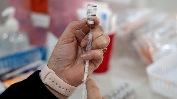PHOTO: A medical staff member prepares a dose of COVID-19 vaccine at a vaccine clinic in San Antonio, Texas, Jan. 9, 2022. (Xinhua News Agency via Getty Images, FILE)