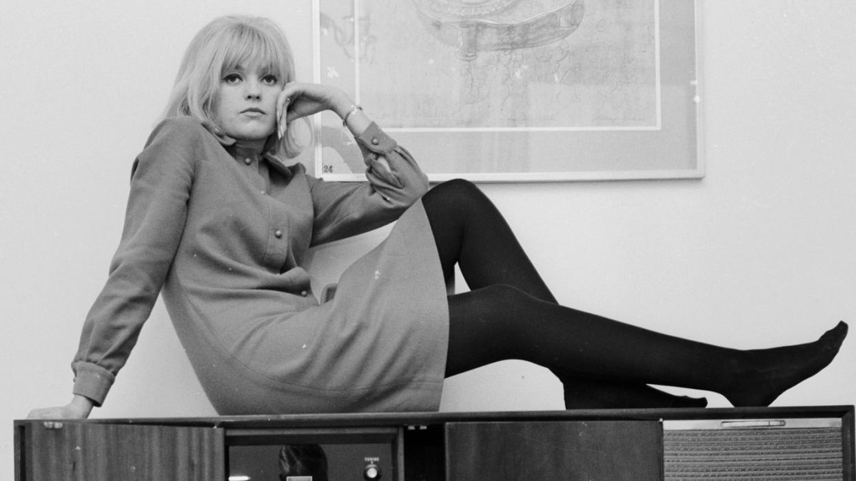  Annie Nightingale. 