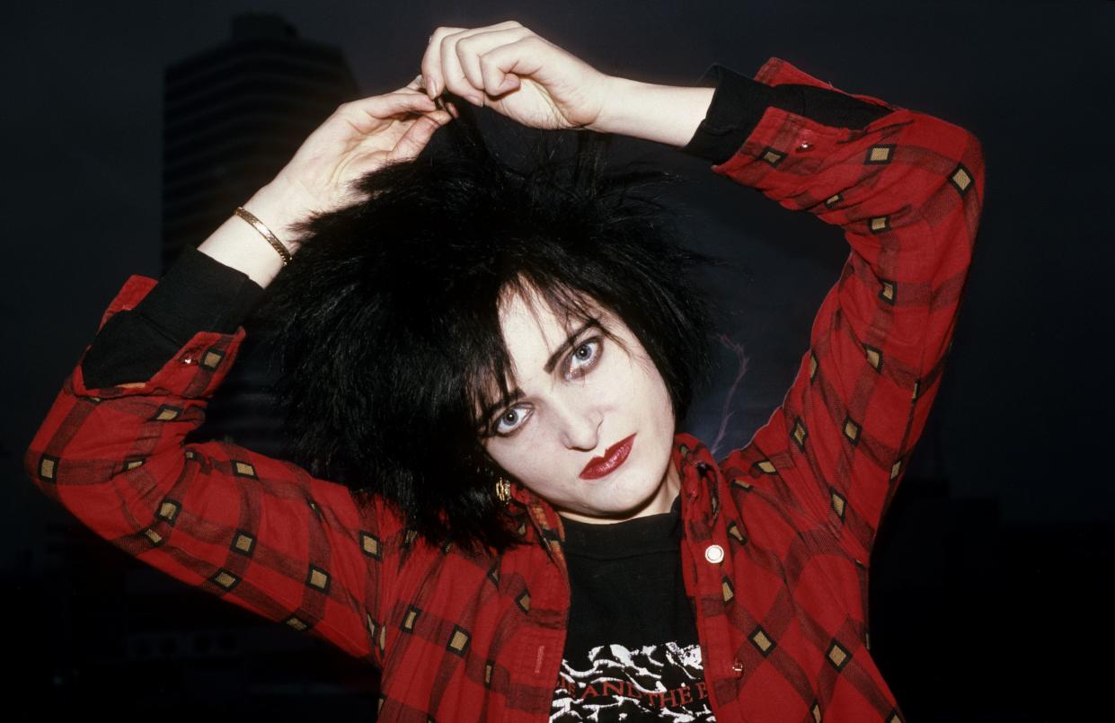 CANADA - NOVEMBER 01:  Photo of SIOUXSIE AND THE BANSHEES and Siouxsie SIOUX and SIOUXSIE & The Banshees; Siouxsie Sioux  (Photo by Peter Noble/Redferns)