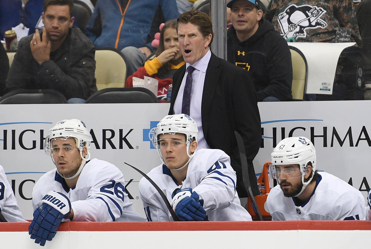 PITTSBURGH, PA - NOVEMBER 16: Head Coach Mike Babcock of the Toronto Maple Leafs looks on from the bench in the third period during the game against the Pittsburgh Penguins at PPG Paints Arena on November 16, 2019 in Pittsburgh, Pennsylvania. (Photo by Justin Berl/Icon Sportswire via Getty Images)