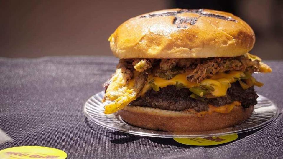 The Green Chile Burger entered by Oso Grill in the 2023 State Fair Green Chile Burger Competition.