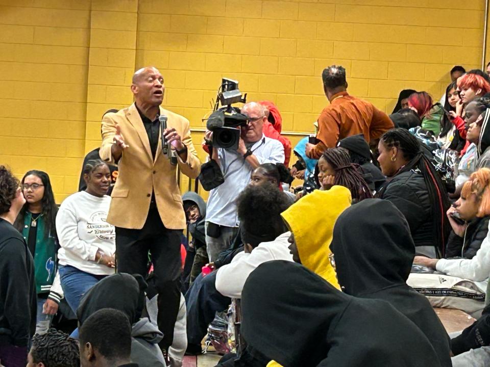 Former Cardinals and Rams great and Hall of Famer Aeneas Williams takes it to the crowd of freshman and sophomore students Monday, Oct. 16, 2023, at Petersburg High School.