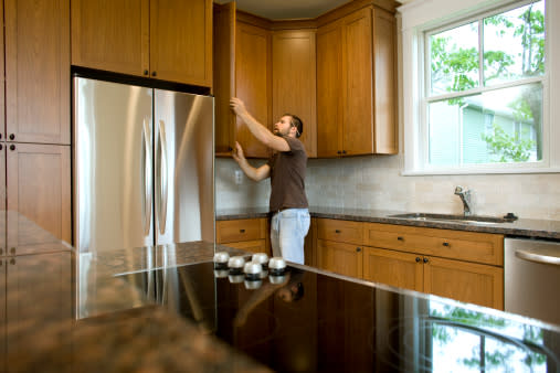 Puedes tener con facilidad un panel TV en la cocina de TU casa