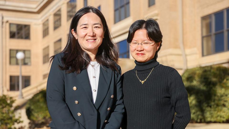 Dr. Ming Xie, left, and Dr. Li Chen recently won a national grant to study refugee populations and their preparedness for disasters.