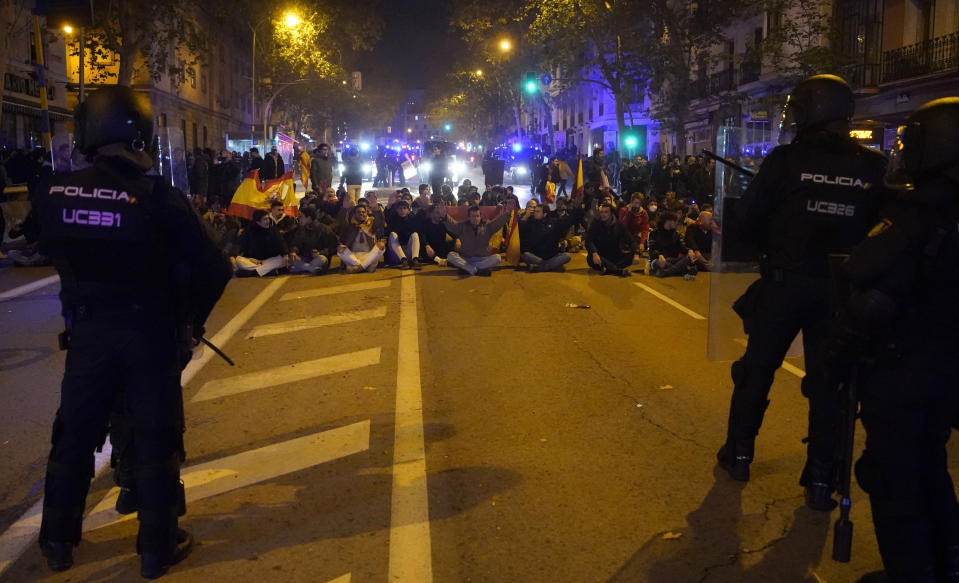 Demonstrators block a street to protest against the amnesty near the headquarters of Socialist party in Madrid, Spain, Thursday, Nov. 9, 2023. Protests backed by Vox party turned on Thursday night as Spain's Socialists to grant amnesty to Catalan separatists in exchange for support of new government. (AP Photo/Andrea Comas)