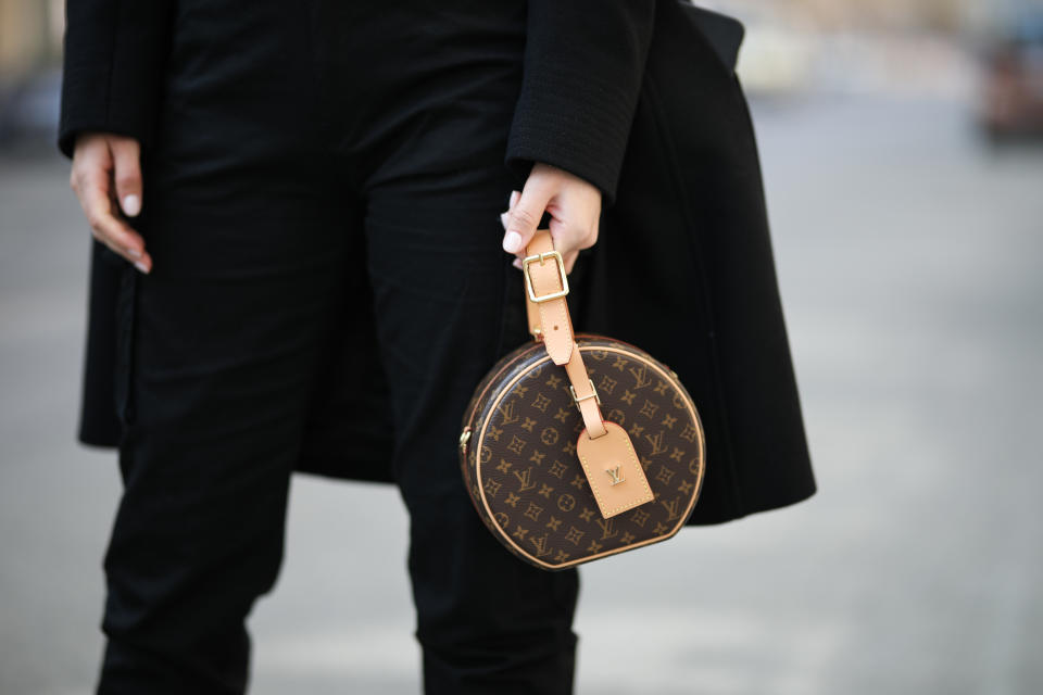 Handtaschen von Louis Vuitton werden auf Instagram besonders gerne gefälscht (Bild: Getty Images)