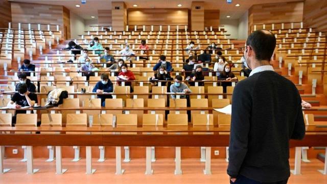 ChatGPT: un outil parfait pour les élèves qui veulent tricher en cours ? -  MCE TV