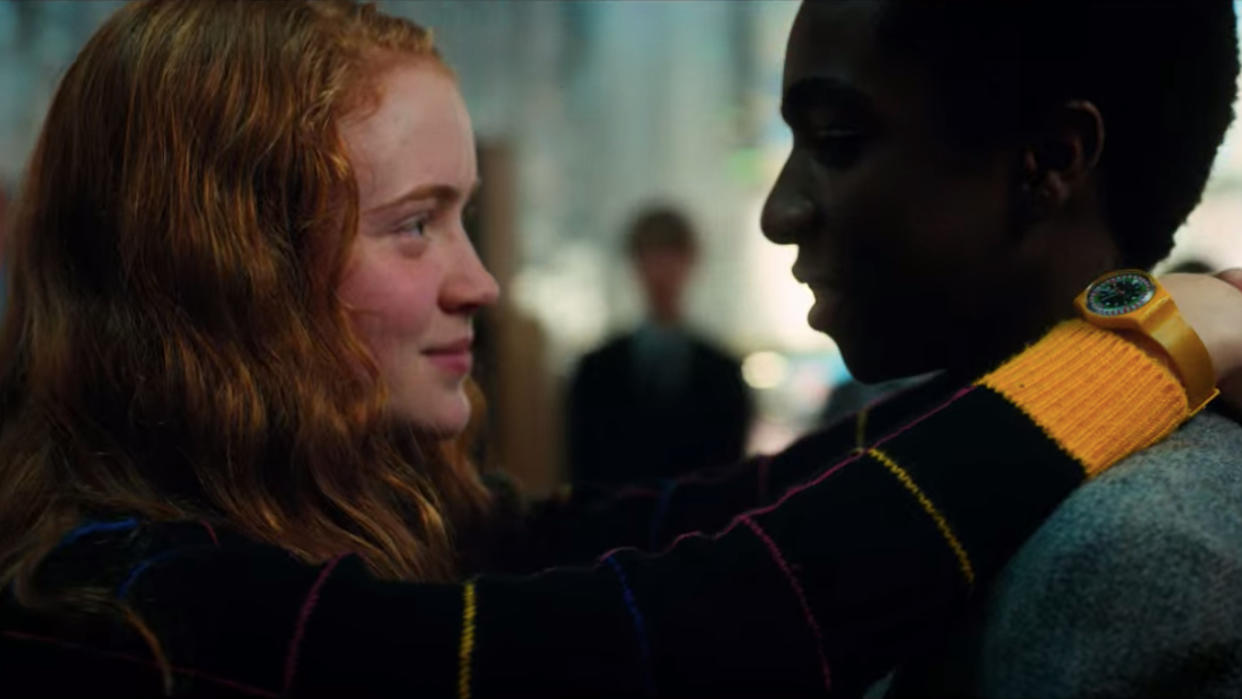  Sadie Sink and Caleb McLaughlin in Stranger Things 