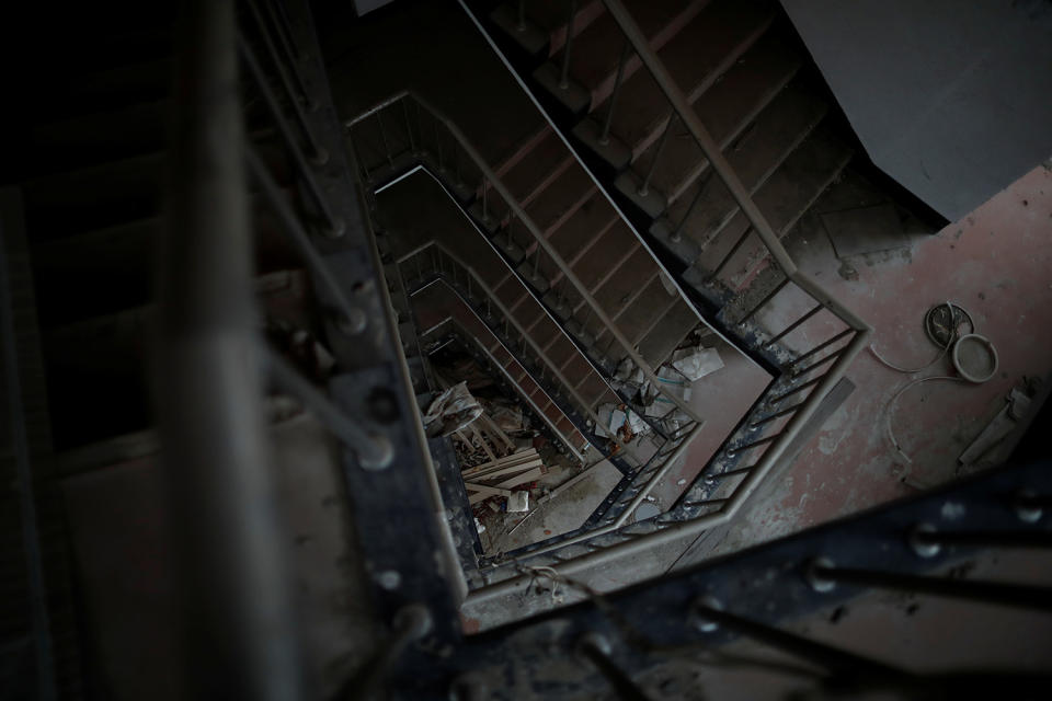 <p>Staircase is seen at the abandoned Alps Ski Resort located near the demilitarized zone separating the two Koreas in Goseong, South Korea, Jan. 17, 2018. (Photo: Kim Hong-Ji/Reuters) </p>