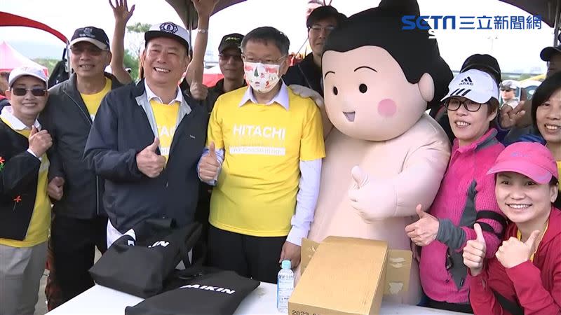 台北市長柯文哲與鄭文燦參加同場活動卻一前一後出場。