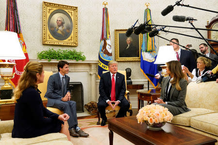 U.S. President Donald Trump and first lady Melania Trump welcome Canada's Prime Minister Justin Trudeau and his wife Sophie Gregoire Trudeau in the Oval Office before the leaders' meeting about the NAFTA trade agreement at the White House in Washington, U.S. October 11, 2017. REUTERS/Jonathan Ernst