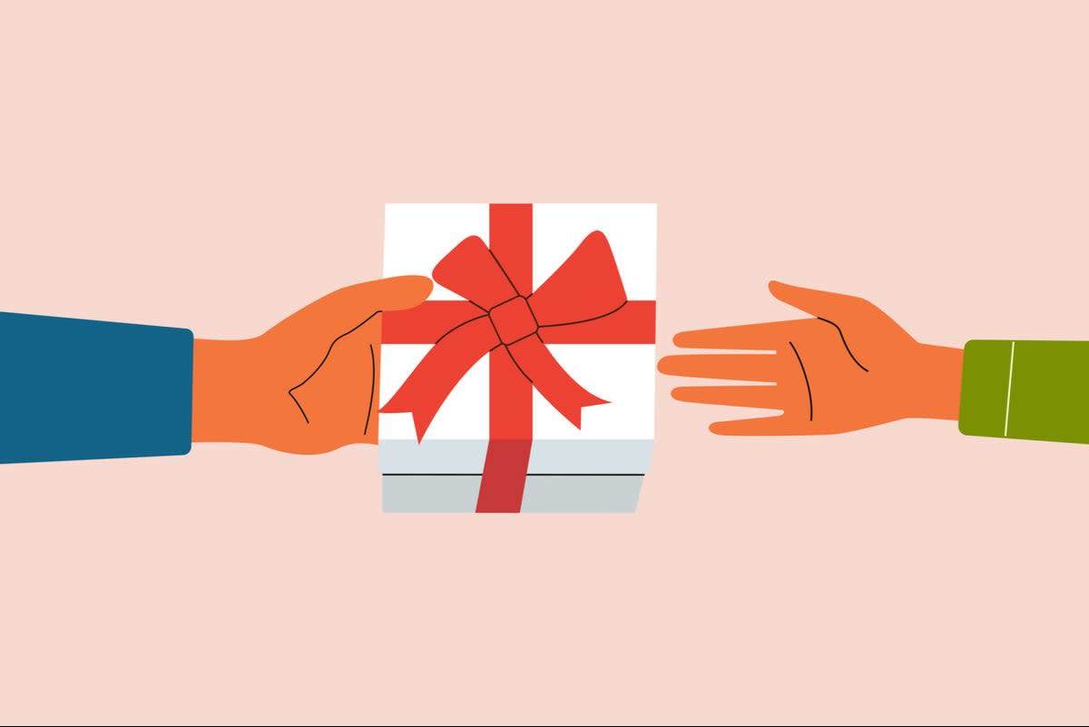 En esta época del año, comprar regalos para tus seres más queridos puede convertirse en una verdadera pesadilla (Getty/iStock)