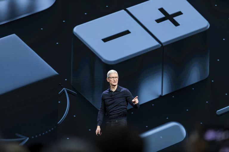 Tim Cook, CEO de Apple, cargó en el último tiempo contra Facebook, a la que acusa de utilizar datos de sus clientes