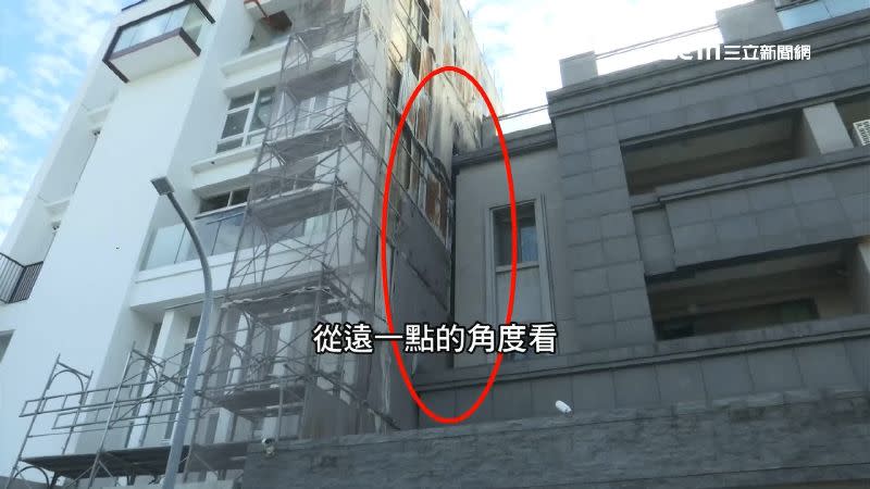 2棟房子間距僅距離17公分。