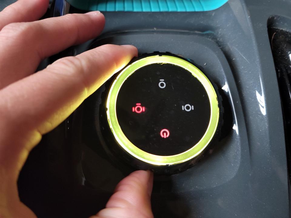 Control dial on Apier Seagull robotic pool cleaner 