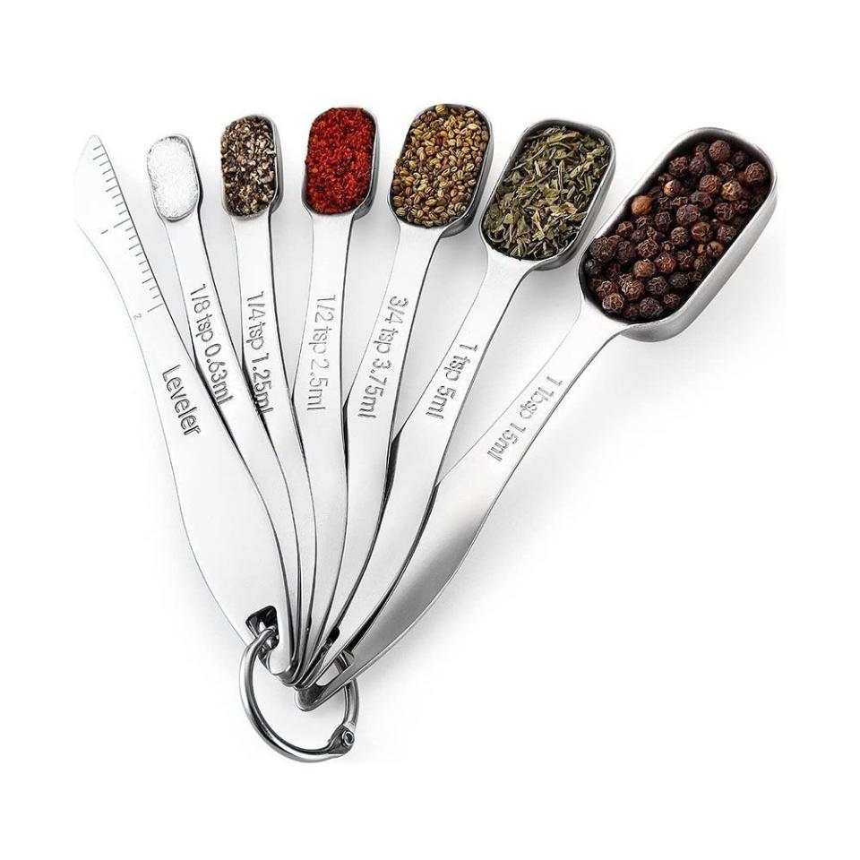 4) Spring Chef Set of 6 Measuring Spoons and Bonus Leveler