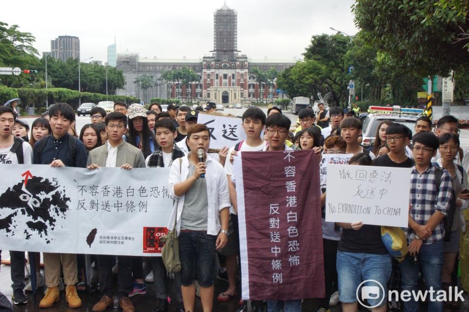 台港文化相近，許多港人會選擇來台升學。圖為在台港生在反送中運動期間舉行記者會，譴責港府暴力。   圖：張良一 / 攝