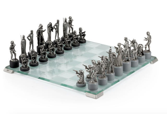 Smart chessboard straight out of 'Harry Potter' moves its pieces