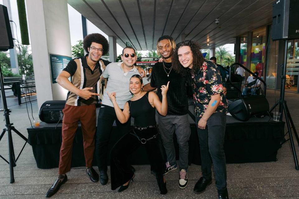 Letón Pé y su banda en la presentación en el Pérez Art Museum de Miami.