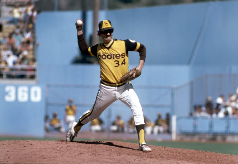 Oct. 1978: San Diego Padres pitcher Rollie Fingers (34) pitches against the Los Angeles Dodgers at Dodger Stadium.