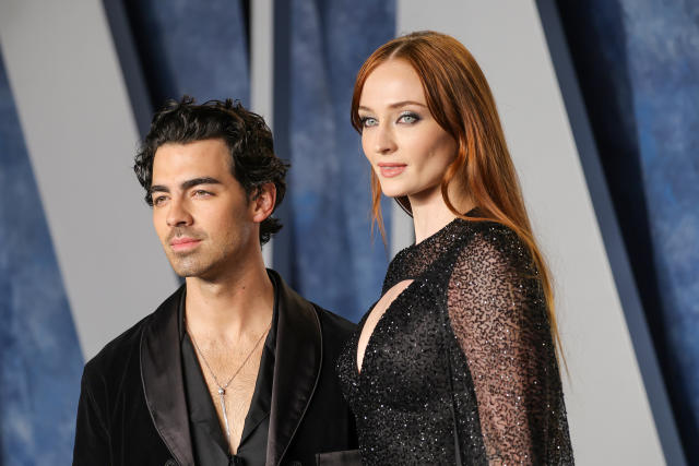 Joe Jonas and Sophie Turner say their divorce is amicable - BBC News