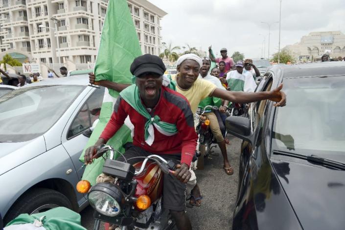 Supporters celebrate after the inauguration of the Nigeria's new president in Abuja on May 29, 2015 (AFP Photo/Pius Utomi Ekpei)