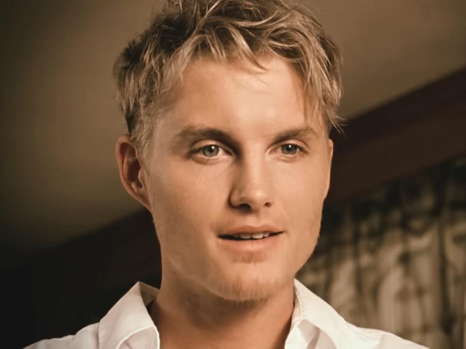 Toby Hemingway in Taylor Swift's music video for "Mine."