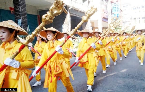 屏東縣東港鎮朝隆宮的聖母巡安護境文化祭典活動，今天起一連三天展開。（記者陳真攝）