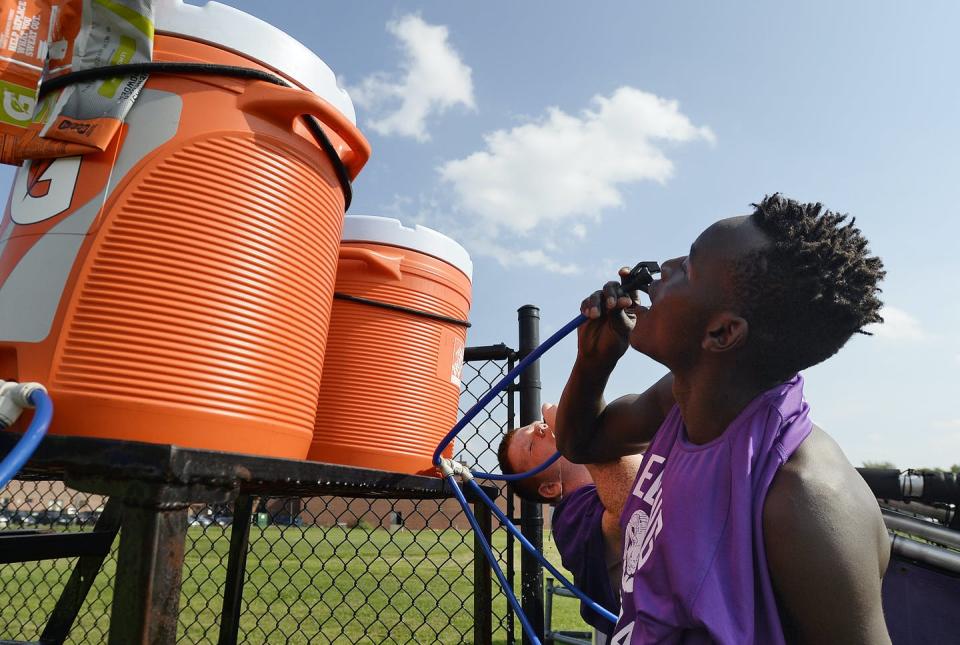 Requiring breaks that allow athletes to cool off can save lives. <a href="https://www.gettyimages.com/detail/news-photo/james-opio-and-lucas-harbaugh-in-background-drink-some-news-photo/1025049102" rel="nofollow noopener" target="_blank" data-ylk="slk:Shawn Patrick Ouellette/Portland Portland Press Herald via Getty Images;elm:context_link;itc:0;sec:content-canvas" class="link ">Shawn Patrick Ouellette/Portland Portland Press Herald via Getty Images</a>