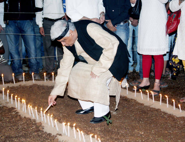 Most of the celebs lit lamps in the memory of the dead victim.