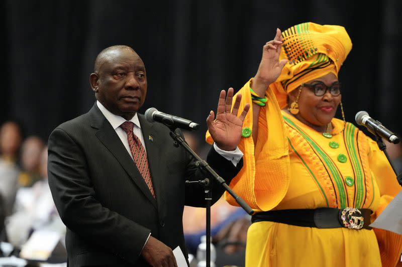 First sitting of parliament in Cape Town