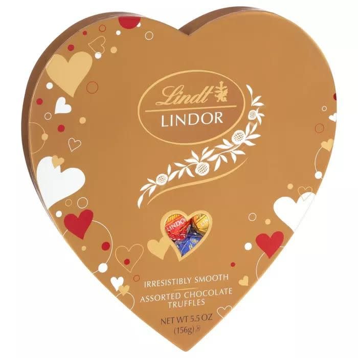 30) Lindor Valentine's Assorted Heart