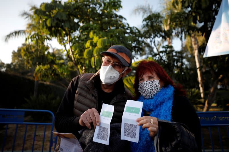 Vaccinated seniors attend a show at Tel Aviv park