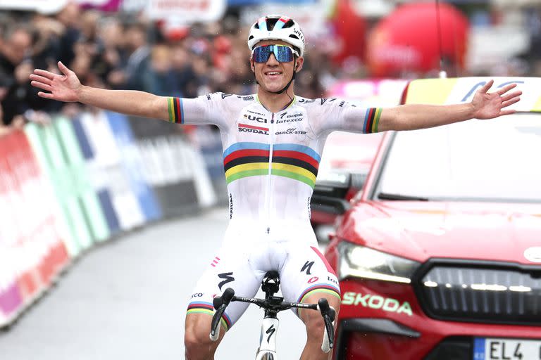 El belga Remco Evenepoel busca su segunda Gran Vuelta tras la consagración en España en 2022