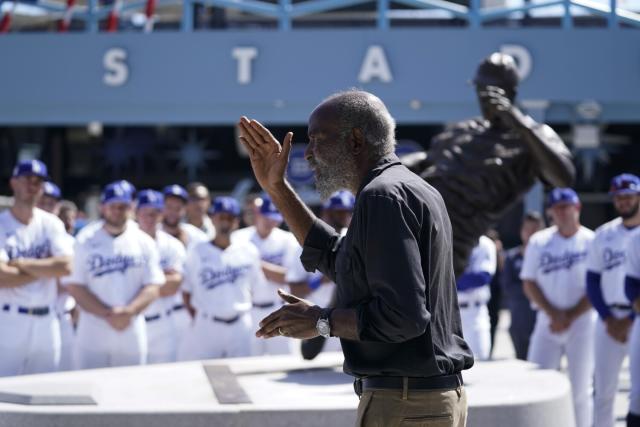Turner, Dodgers top Reds 3-1 on Jackie Robinson Day