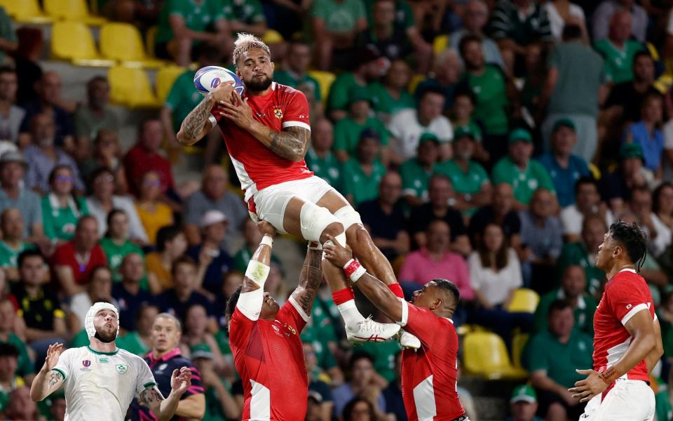 Tonga win the ball at the lineout