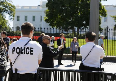 U.S. Secret Service Uniformed Division officers stand watch at the north fence of the White House, along Pennsylvania Avenue in this September 22, 2014 file photo. REUTERS/Larry Downing/Files